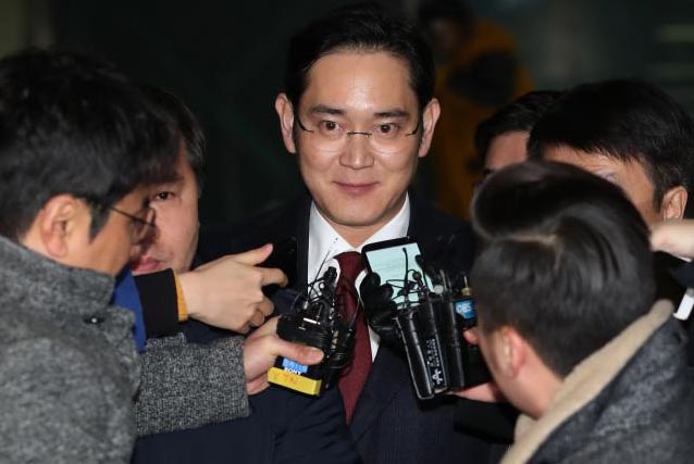 Las autoridades coreanas buscan arrestar al jefe de Samsung Jay Y. Lee